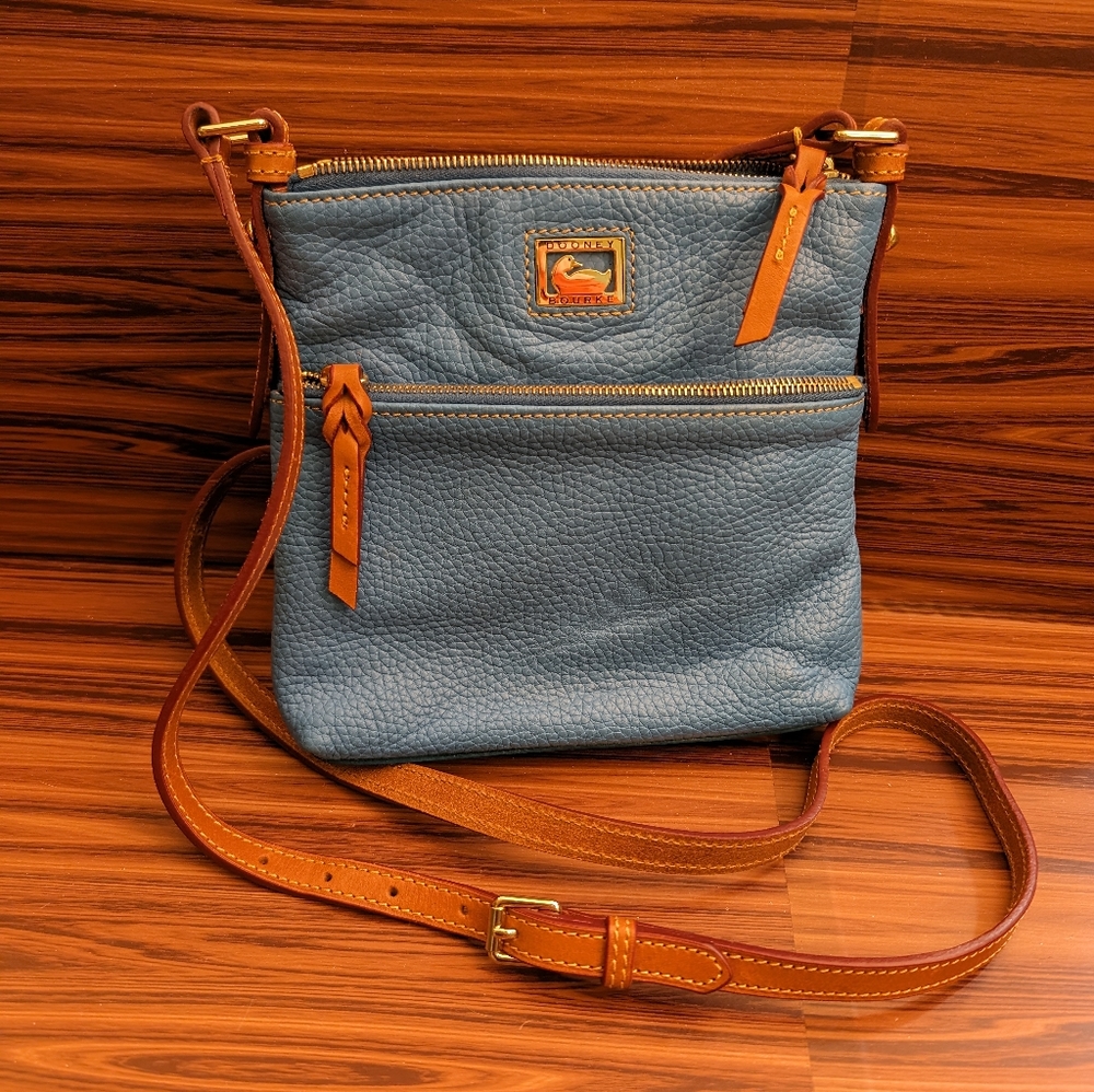 New Dooney & Bourke leather Letter Carrier shoulder bag